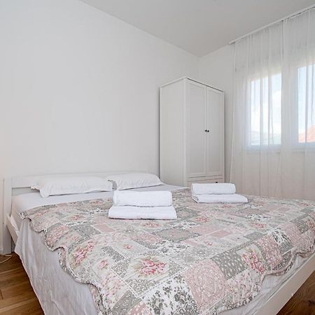 Apartment Nikola Kaštel Novi Eksteriør bilde