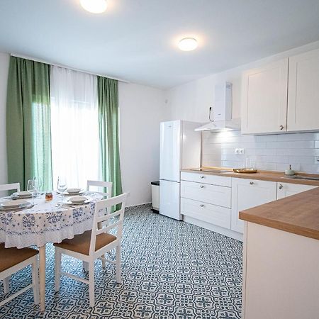 Apartment Nikola Kaštel Novi Eksteriør bilde