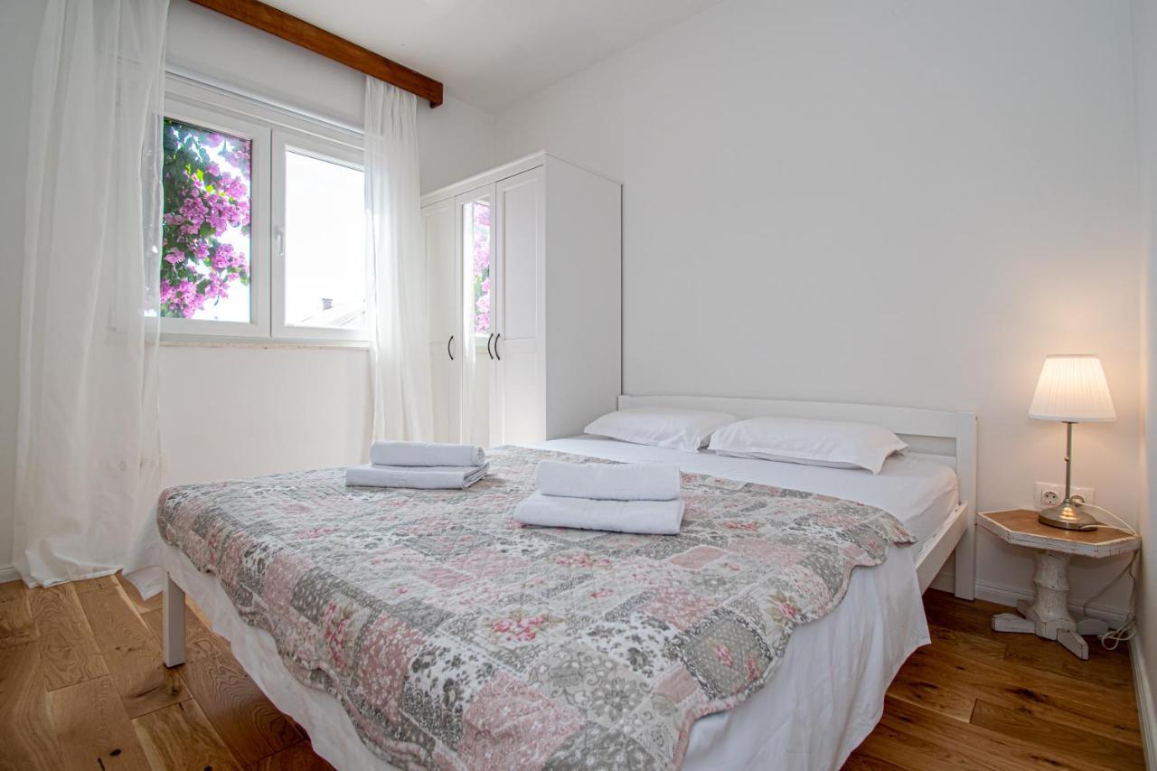 Apartment Nikola Kaštel Novi Eksteriør bilde